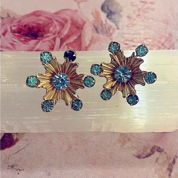 Vintage 1950s Starburst Rhinestone Earrings - Picture 5 of 10